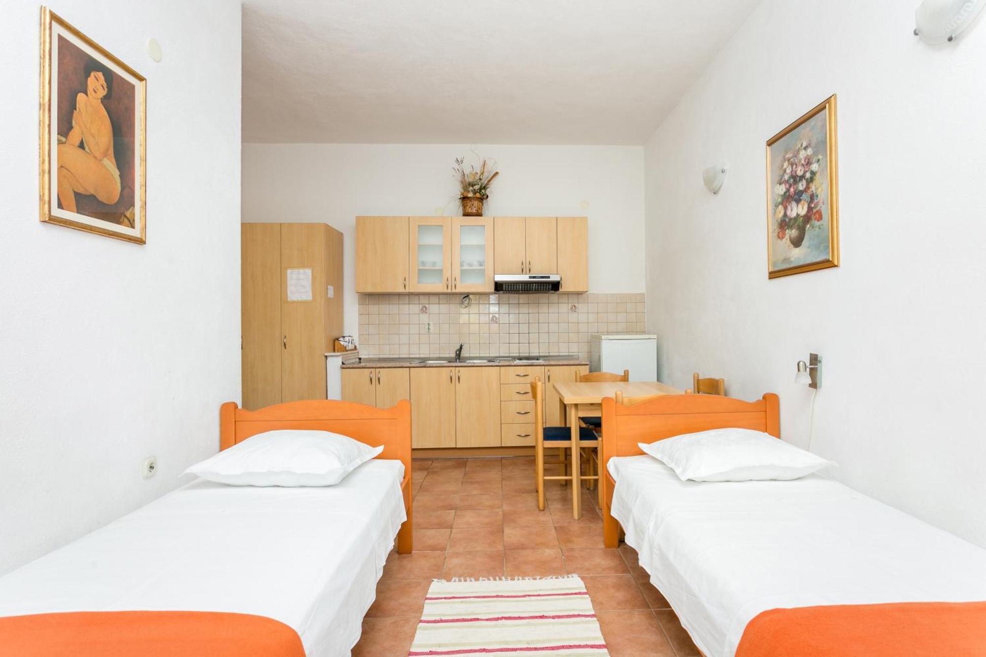 Apartments By The Sea Baska Voda, Makarska - 300 الغرفة الصورة
