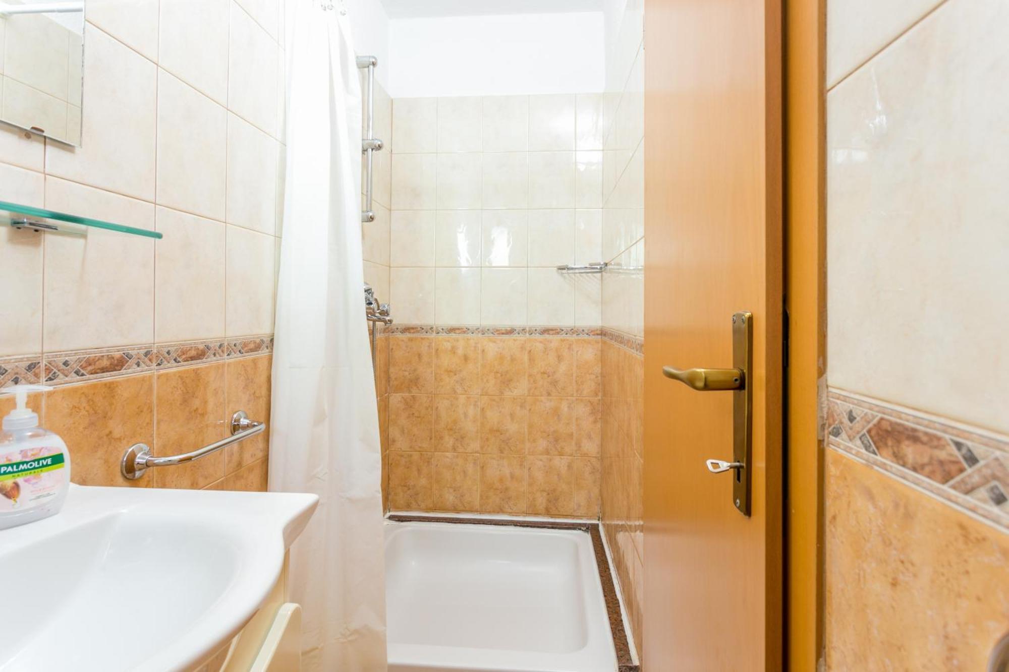Apartments By The Sea Baska Voda, Makarska - 300 الغرفة الصورة